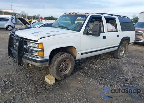 1997 GMC Suburban 2500 Sl z USA, uszkodzony, nr VIN 3GKGK26F7VG509851